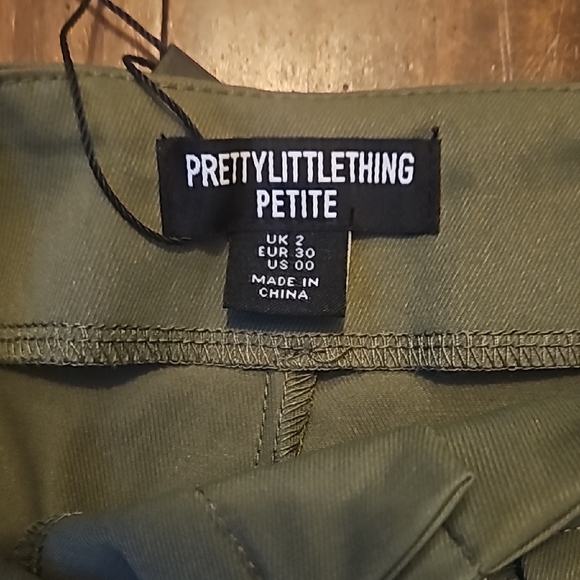 PrettyLittleThing Womans Green Cargo Pants - Picture 6 of 7